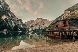 Bootshaus am Pragser Wildsee, Dolomten, Südtirol, Trentino,  Italien, Europa