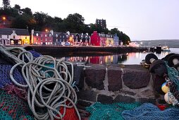 Bunte Häuser am Hafen, Tobermory, Insel Mull, Schottland