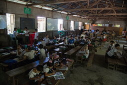 Schulkinder im Dorf Maung Shwe Lay, nahe Ngapali, Thandwe, Myanmar