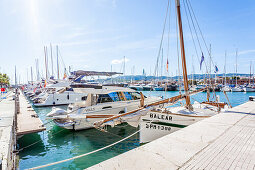 Luxus-Yachten im Hafen von Palma, Mallorca, Spanien, Europa