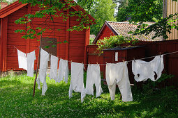 Wäsche hängt zum trockenen im Freilichtmuseum Gamla , Schweden