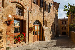 alley, Monticchiello, village near Montepulciano, Tuscany, Italy, Europe