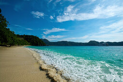 Einsamer Strand auf Macleod Island im Mergui Archipel, Myanmar