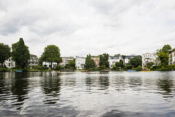 Rondeel-Teich, exklusive Villen und Ruderboote, Winterhude, Außenalster, Hamburg, Deutschland