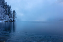 Zugefrorener Königssee, Königssee, Berchtesgaden, Bayern, Deutschland