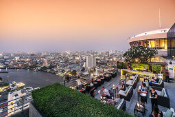 Millenium Hilton, 360 Rooftop Bar, skyline view point, Chao Praya River, skybar, Lounge, rooftop, bar, Bangkok, Thailand