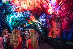 IFA Berlin 2017, Internationale Funkausstellung Berlin , LG OLED Tunnel, Messestand zum Thema Fernsehen von LG,  Messebesucher, 4k screen tunnel