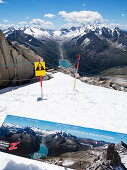 Blick vom Gipfel Gefrorene Wand auf den Schlegeisstausee und den Zillertaler Hauptkamm, Hintertuxer Gletscher, Zillertal, Tirol, Österreich, Europa