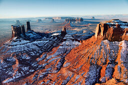 USA, Arizona, Utah, Monument Valley, Navajo Tribal Park, view over the Sentinel Mesa in Arizona towards the Buttes in Utah