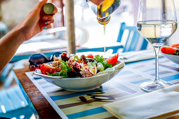 Mittagessen in 'Micky's Restaurant' in  Monterosso al Mare, Cinque Terre, Ligurien, Italien, Europa