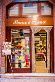 Bruno e Franco Metzgerei in der Via guliermo Oberdan Straße in Bologna, Altstadt, Emilia Romania, Italien, Europa