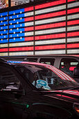 leuchtende US Flagge am Times Square der Militärischen Rekrutierungsstelle, Manhattan, New York City, Vereinigte Staaten von Amerika, USA, Nordamerika