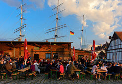 Kneipe am Hafen mit Live Musik, Stralsund, Ostseeküste, Mecklenburg-Vorpommern, Deutschland
