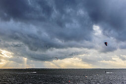 Kitesurfing and windsurfing in front of Hiddensee on the island of Ummanz, Rügen, Ostseeküste, Mecklenburg-Western Pomerania, Germany