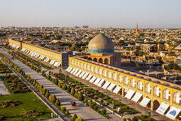 Lotfollah mosque and the Naqsh-e Jahan Square in Esfahan, Iran, Asia