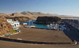 Hafen Puerto Nuevo mit Fischerbooten in El Cotillo, Fuerteventura, Kanaren, Kanarische Inseln, Islas Canarias, Atlantik, Spanien, Europa
