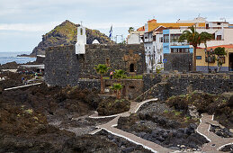 Blick auf Lavastrand und Festung San Miguel in Garachico, Teneriffa, Kanaren, Kanarische Inseln, Islas Canarias, Atlantik, Spanien, Europa