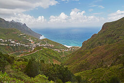 Blick über das Anaga Gebirge auf Taganana und das Meer, Teneriffa, Kanaren, Kanarische Inseln, Islas Canarias, Atlantik, Spanien, Europa