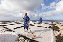 skimming off sea salt, Flor de Sal, workers, Salinas Marinas de Fuencaliente, saline, saltworks, Fuencaliente, UNESCO Biosphere Reserve, La Palma, Canary Islands, Spain, Europe