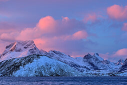 Wolkenstimmung über Flakstadoya, Lofoten, Nordland, Norwegen