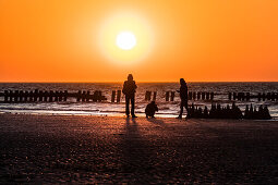 Amateur photographers take pictures of the sunset, Wangerooge, East Frisia, Lower Saxony, Germany