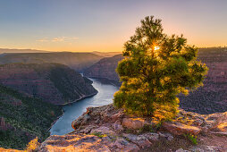 Sonnenuntergang am Red River in der  Flaming Gorge National Recreation Area, Utah, USA