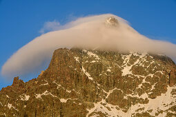 Gipfel des Monviso wird von Wolke umhüllt, vom Viso Mozzo, Giro di Monviso, Monte Viso, Monviso, Cottische Alpen, Piemont, Italien