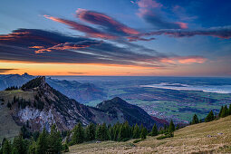 Wolkenstimmung über Chiemgauer Alpen und Chiemsee, Hochgern, Chiemgauer Alpen, Oberbayern, Bayern, Deutschland