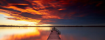 Steg am See bei Fön im Abendlicht, Ambach, Starnberger See , Oberbayern, Bayern, Deutschland