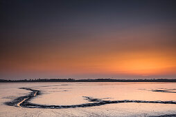 Wattenmeer, Priel, Abenddämmerung, Jadebusen, Nordsee, Wilhelmshaven, Niedersachsen, Deutschland, Europa