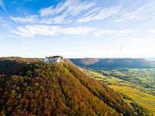 Burgruine Hohenneuffen, Albtrauf, Schwäbische Alb, Baden-Württemberg, Deutschland (Genehmigung für Überflug vorhanden)