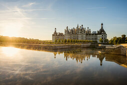 Schloss Chambord, Nordfassade, bei Sonnenaufgang, UNESCO-Weltkulturerbe, Chambord, Loire, Department Loire et Cher, Region Centre, Frankreich
