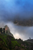 Kap Verde, Insel Santo Antao mit wolkenverhangener Berglandschaft