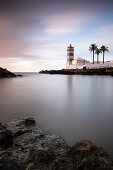 Leuchtturm von Cascais bei Sonnenaufgang, Cascais, Portugal