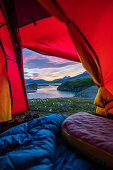 Blick aus dem Zelt auf die herrliche Landschaft Islands