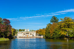 Königlicher Garten, genannt Lazienki Krolewskie, Palast am Wasser, Warschau, Polen, Europa