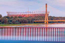 Weichsel, Brücke Swietokrzyski und Nationalstadion, Warschau, Polen, Europa