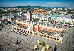 Der Hauptmarkt von Krakau mit Tuchhalle von oben, Krakau, Polen