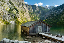 Bootshaus am Obersee mit Teufelshörner, Nationalpark Berchtesgaden, Berchtesgadener Land, Bayern, Deutschland, Europa