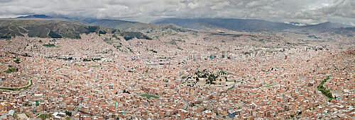 Blick von El Alto auf großflächige urbane Ausdehnung von La Paz, Anden, Bolivien, Südamerika