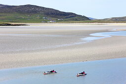 Stehpaddler am Luskentyre Beach, Isle of Harris, Äußere Hebriden