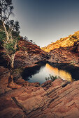 Sonnenuntergang in der Hamersley Gorge im Karijini Nationalpark in Westaustralien, Australien, Ozeanien