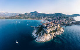Luftaufnahme der Zitadelle von Calvi, Korsika, Frankreich