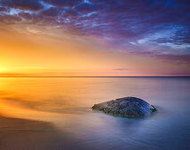 Strand bei Ghisonaccia bei Sonnenaufgang, Korsika, Frankreich