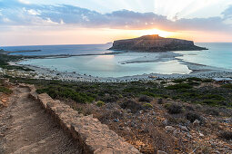 Aussicht auf Sonnenuntergang über Lagune von Balos am Abend, Nordwesten Kreta, Griechenland