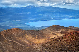 Blick vom Osorno hin zum Calbuco Vulkan, Llanquihue See, Region de los Lagos, Chile, Südamerika