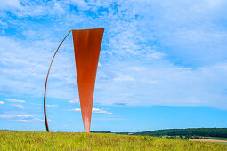 Die Wortsegel Skulptur des Künstlers Heinrich Popp bei Sotzweiler, Saarland, Deutschland