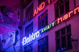 Neonseitengalerie bei Nacht, galeria neonów, Ruska 46c, Breslau, Region Niederschlesien, Polen