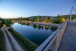 Der Rhein-Main-Donau-Kanal bei Berching zur Blauen Stunde, Neumarkt in der Oberpfalz, Oberpfalz, Bayern, Deutschland