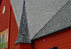 Schindeldach und Turm der historischen Holzkirche, Kopparberg, Provinz Örebro, Schweden